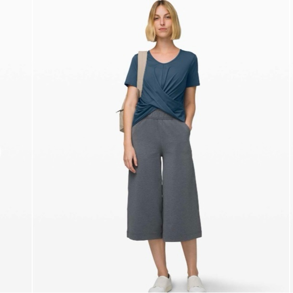 Lululemon Do the Daily Short Sleeve in Code Blue- Size 8. EUC